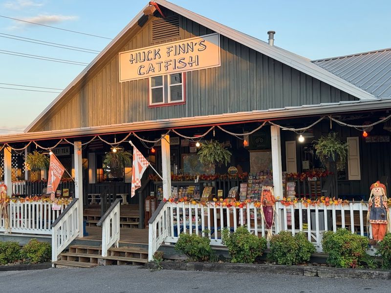 Huck Finn's Catfish (Pigeon Forge)