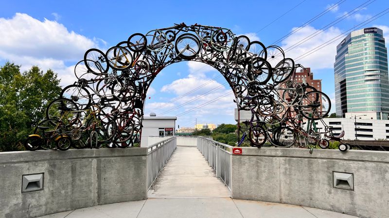 Walk or picnic at Volunteer Landing