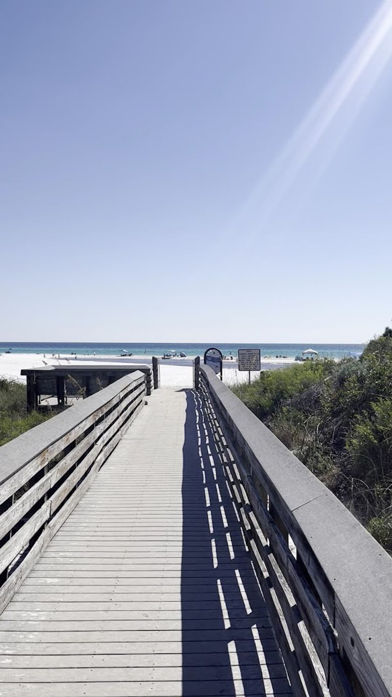 Seagrove — Eastern Lake outfall beach access