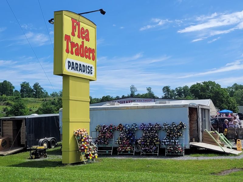 Welcome to Flea Traders Paradise: Sevierville's Bargain Wonderland