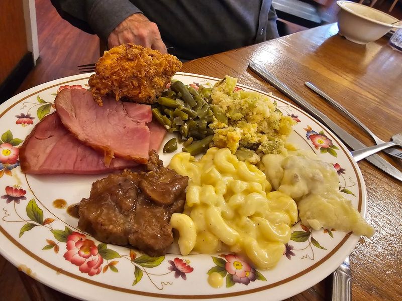 Come Hungry: It's All-You-Can-Eat, Family-Style