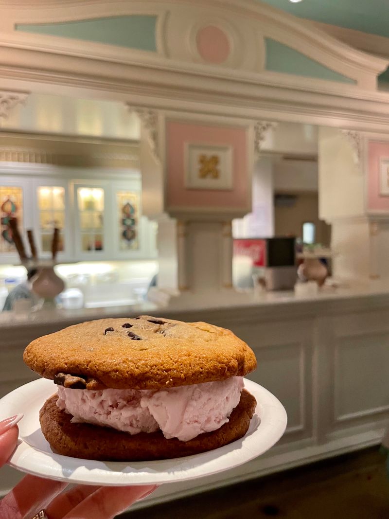 Plaza Ice Cream Parlor