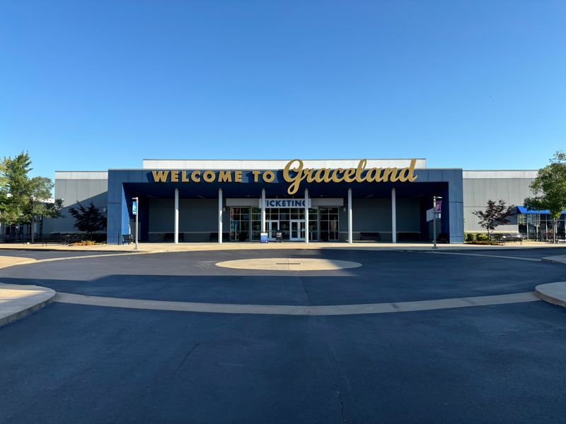 Graceland Holiday Ornament Hunt