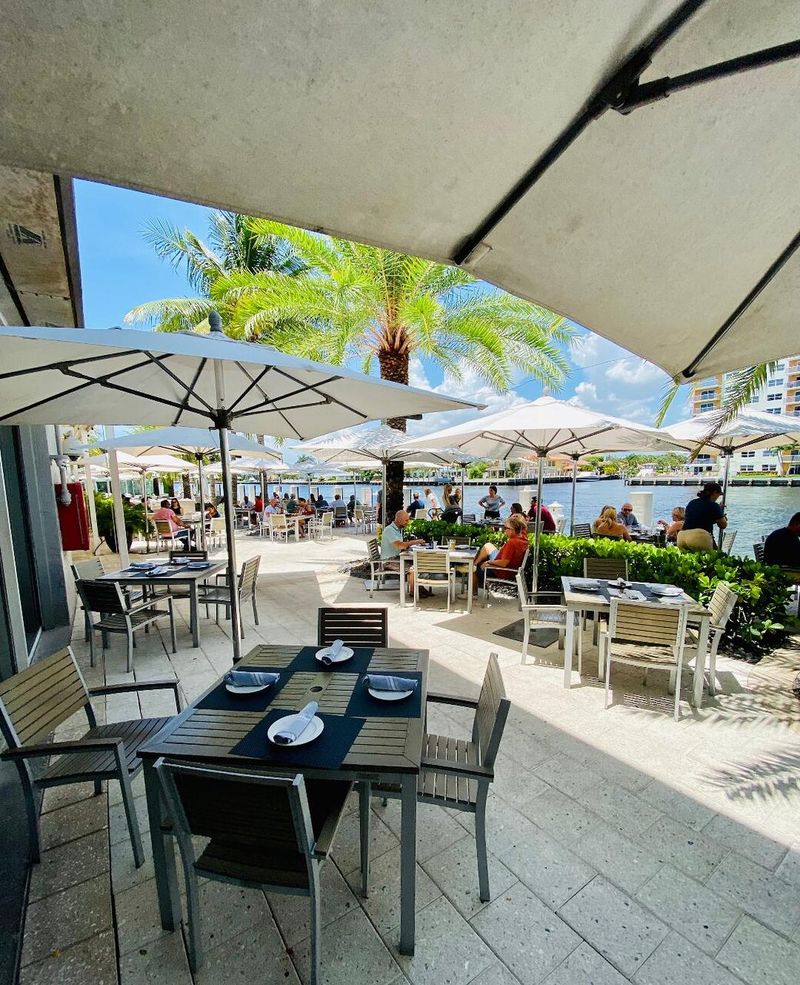 Shooters Waterfront (Intracoastal)