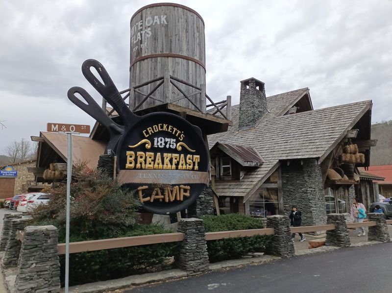 Crockett's Breakfast Camp (Gatlinburg)