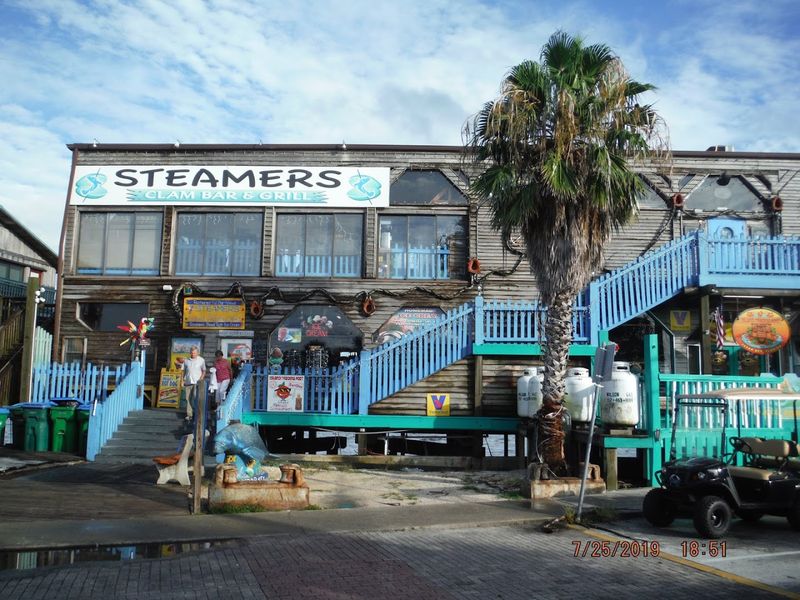 Steamers Clam Bar & Grill — Cedar Key