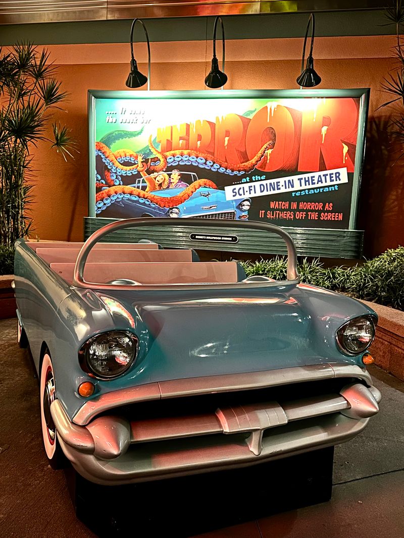 Car-Shaped Booths and Starlit Ambience