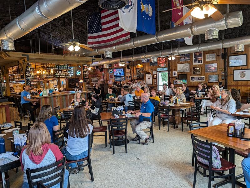 The Bonus: Live Music Weekends and a Built-In Social Scene