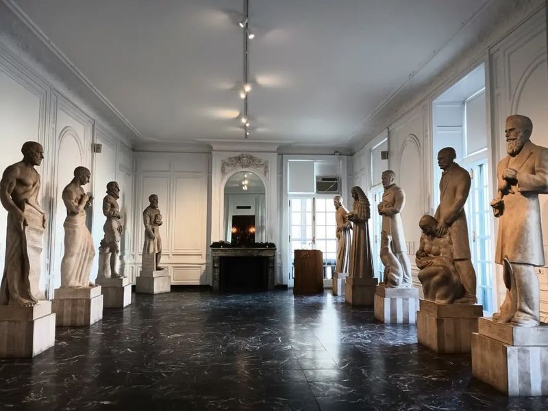 Visit the International Museum of Surgical Science