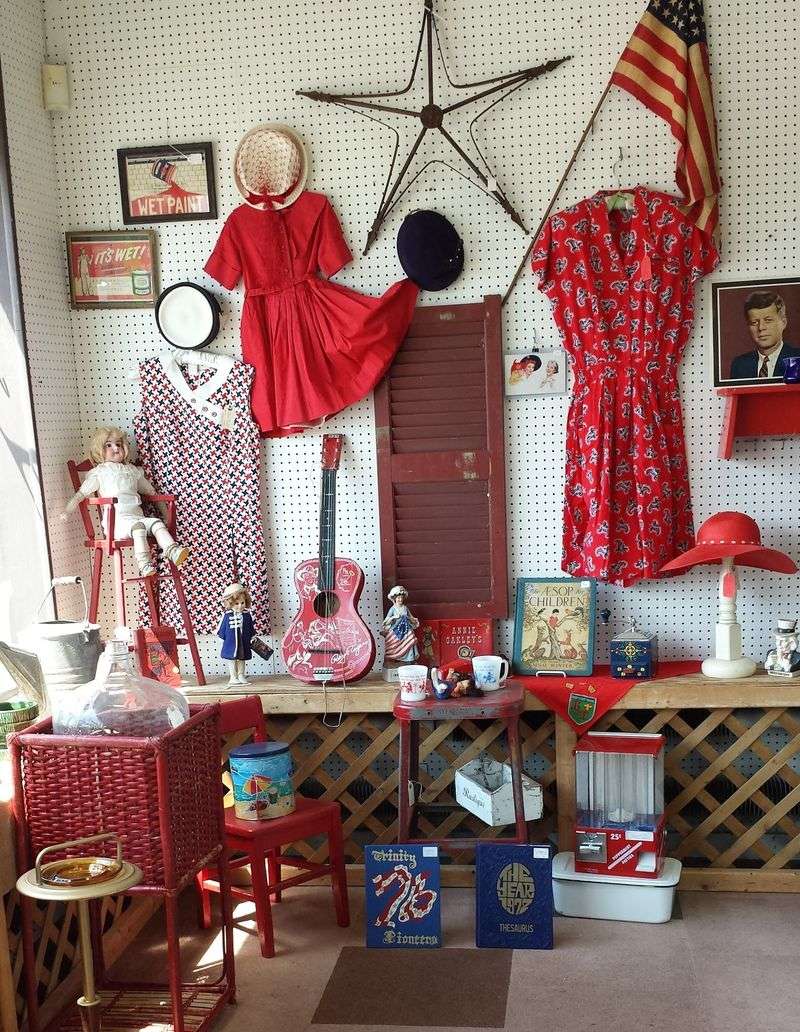 Antique Mall of Manchester (Manchester)