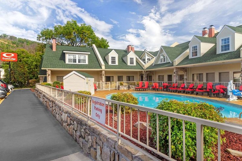 Econo Lodge Inn & Suites at the Convention Center (Gatlinburg)