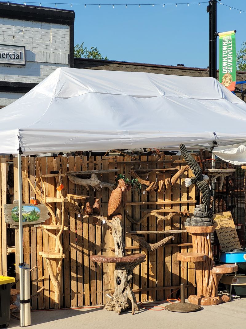 Cheap Thrills on Bruce Street and Local Markets