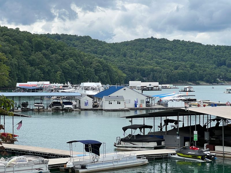 Houseboats and Overnight Stays