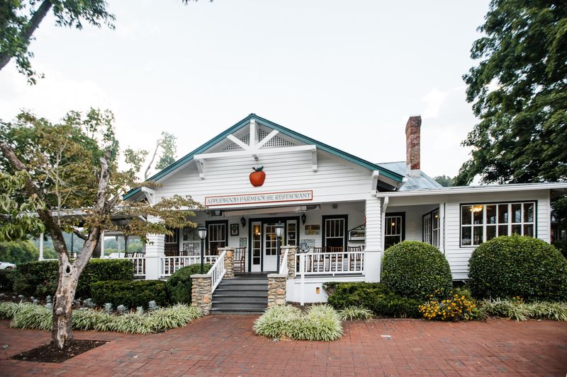 Applewood Farmhouse Restaurant – Sevierville