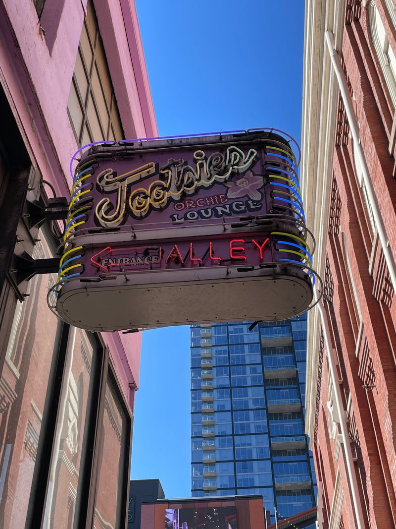 Hoppers Bar Tours Fat Tuesday Bar Crawl