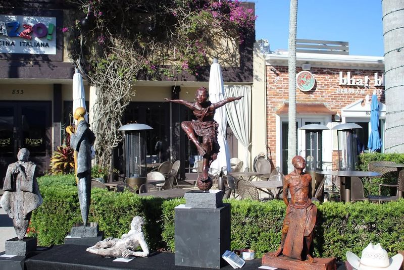 Downtown Naples New Year’s Art Fair – Naples