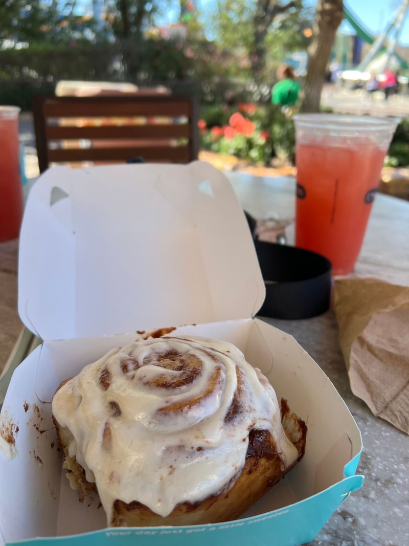 Cinnabon