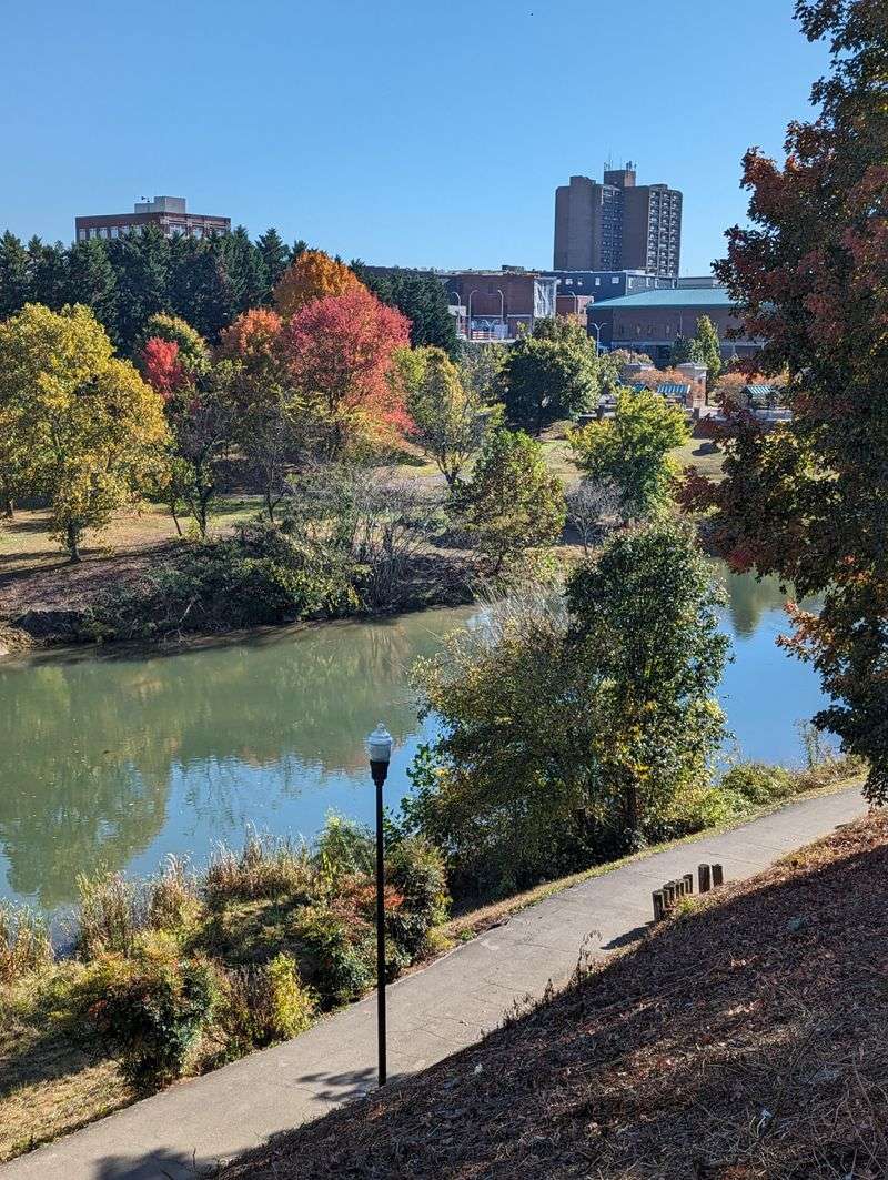 Waterfront Bar & Grill (Maryville)