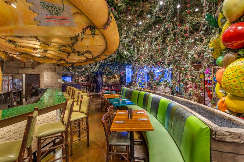 Rainforest Cafe — Nashville