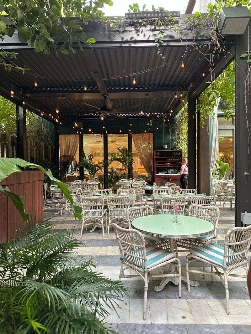 Swan (Miami Design District)