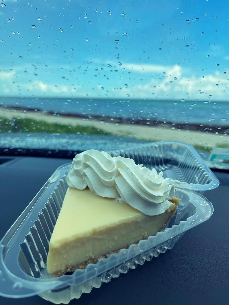 Blond Giraffe Key Lime Pie Factory (Tavernier, FL)