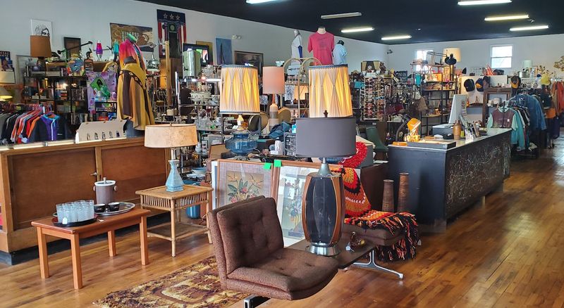 Retrospect Vintage Store