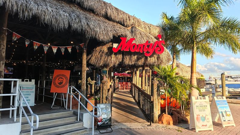Monty’s Coconut Grove (Miami, marinafront)