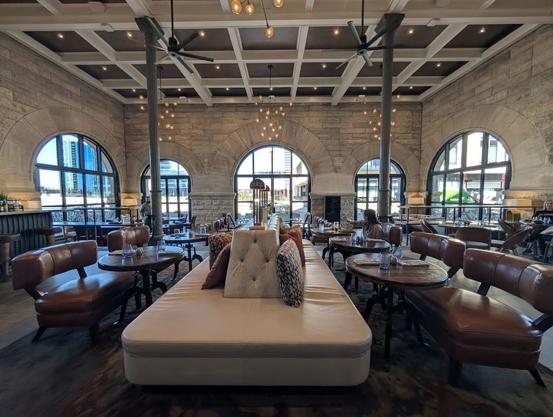 Stationairy — Nashville