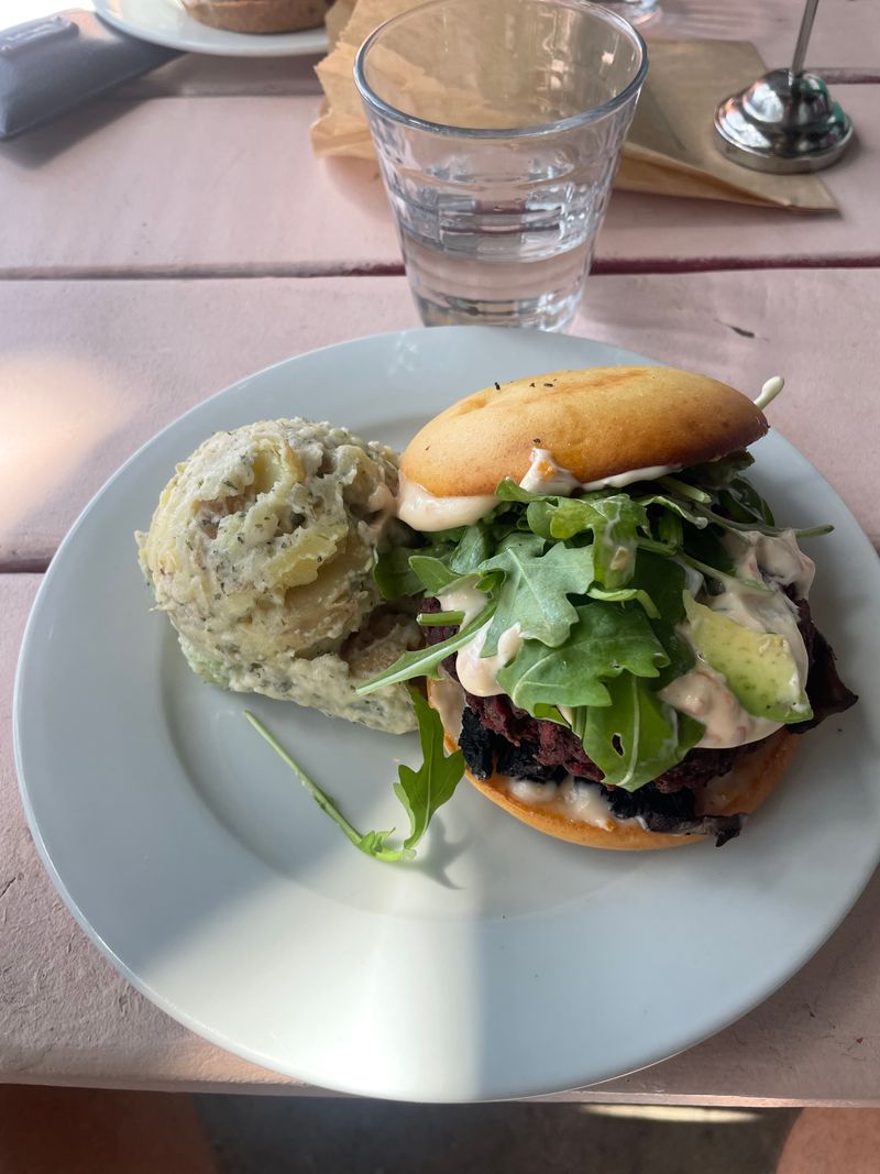 Love Food Central Cafe