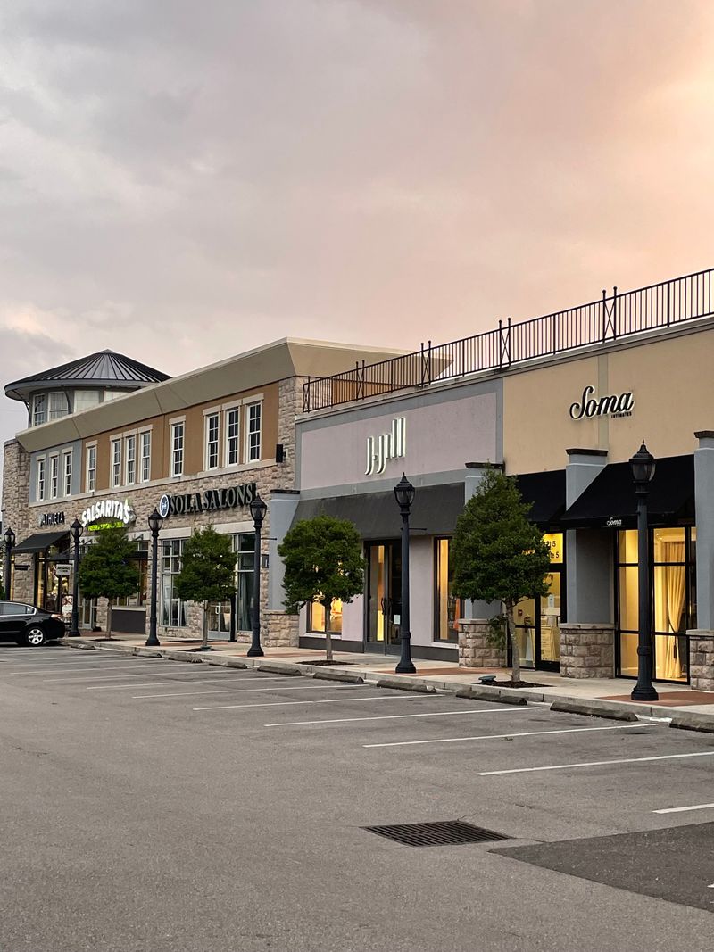 Shopping stroll in Chattanooga’s North Shore