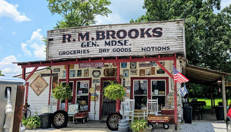 R.M. Brooks General Store (Robbins)