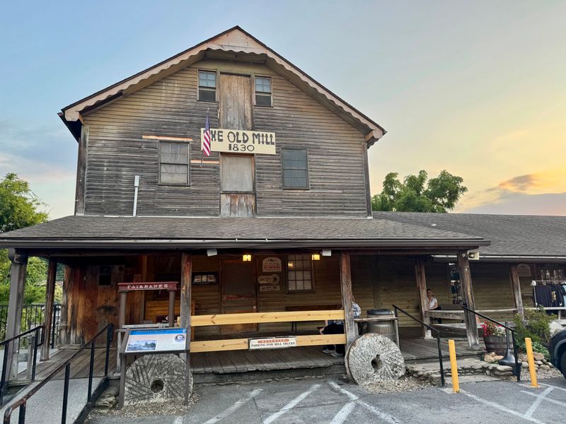 The Old Mill & General Store (Pigeon Forge)
