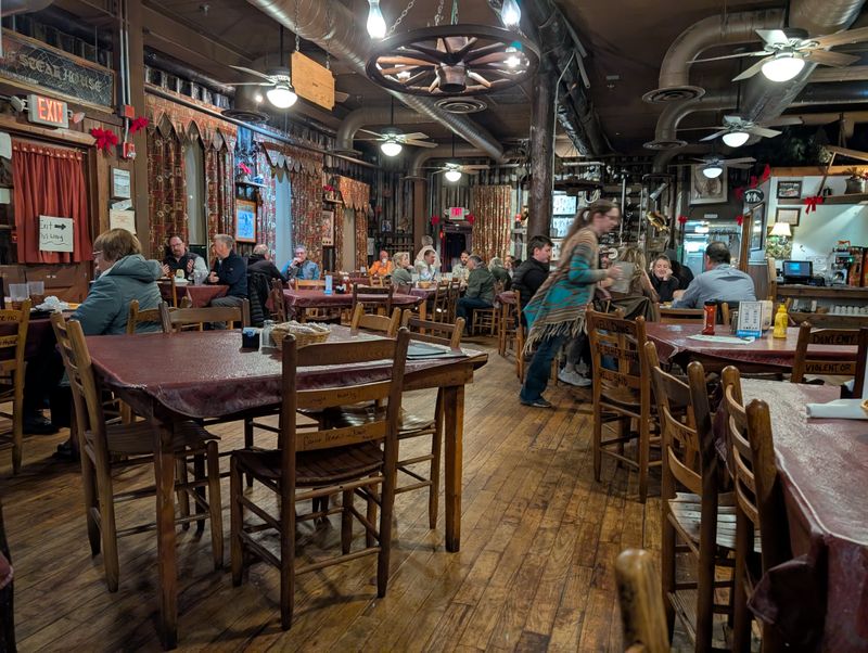 A Knoxville Steakhouse That Feels Like Stepping Back in Time