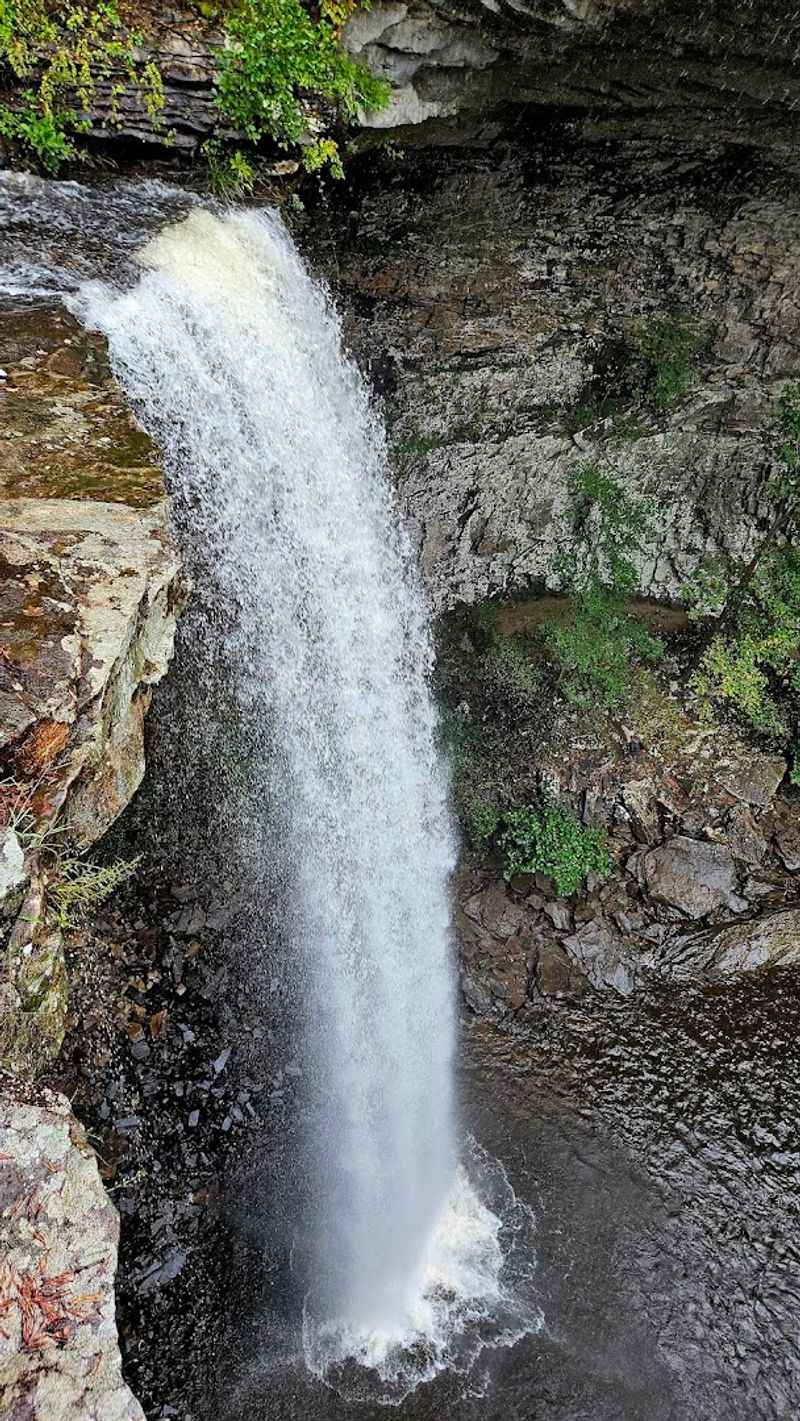 Ozone Falls &ndash; Ozone