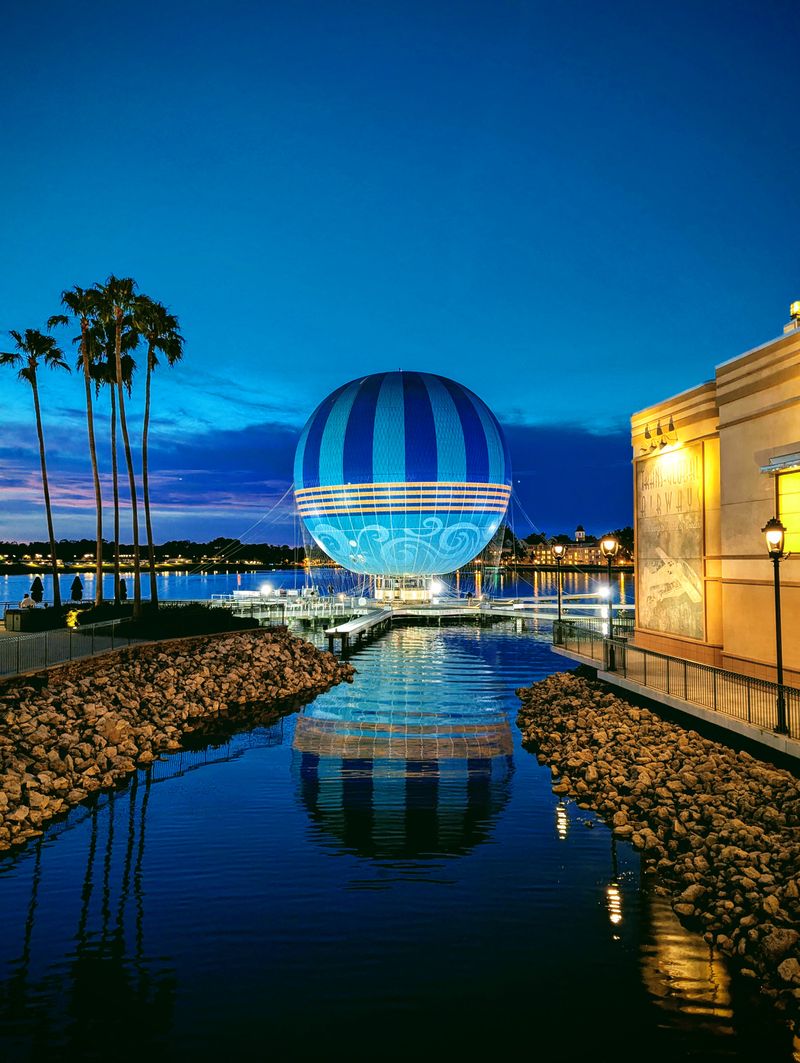 End Your Day With Lakeside Views, Live Entertainment & One Last Treat