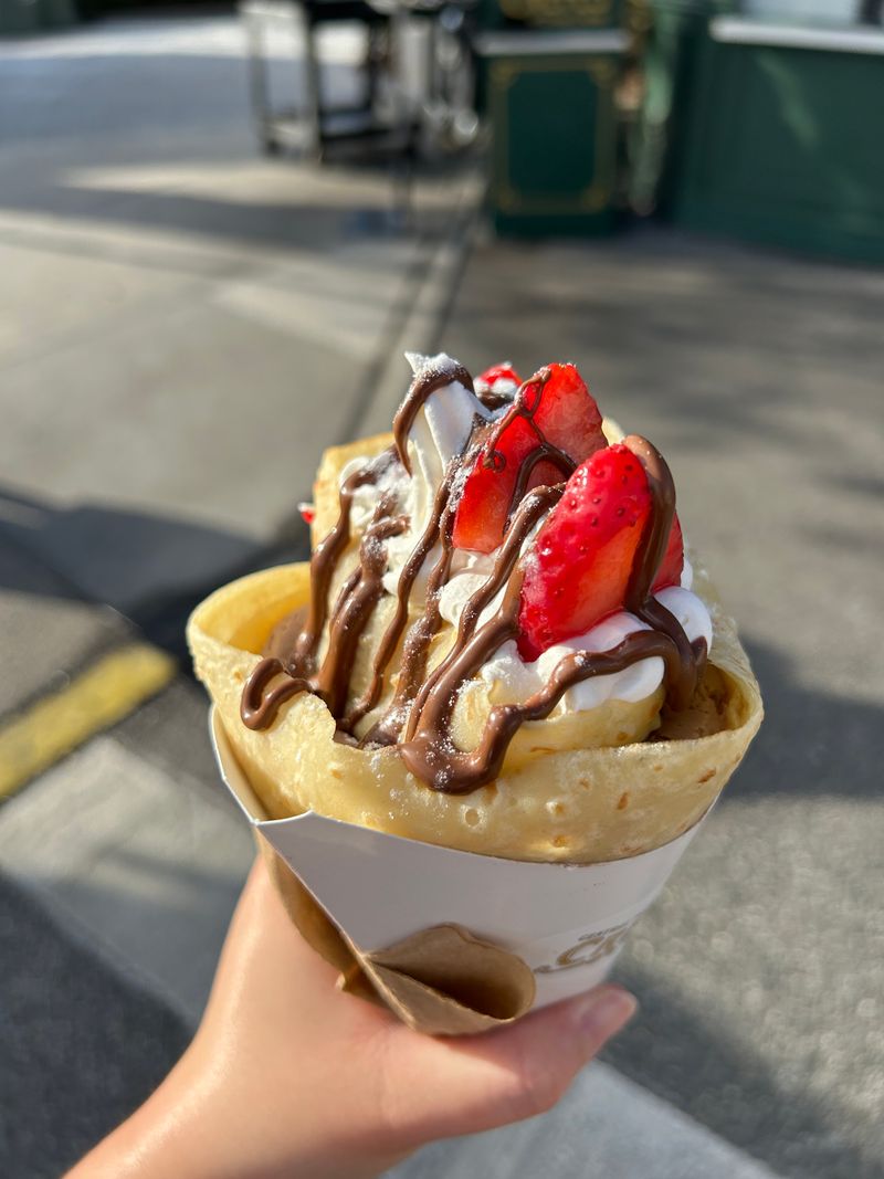 Munch on Holiday Treats Around the Parks