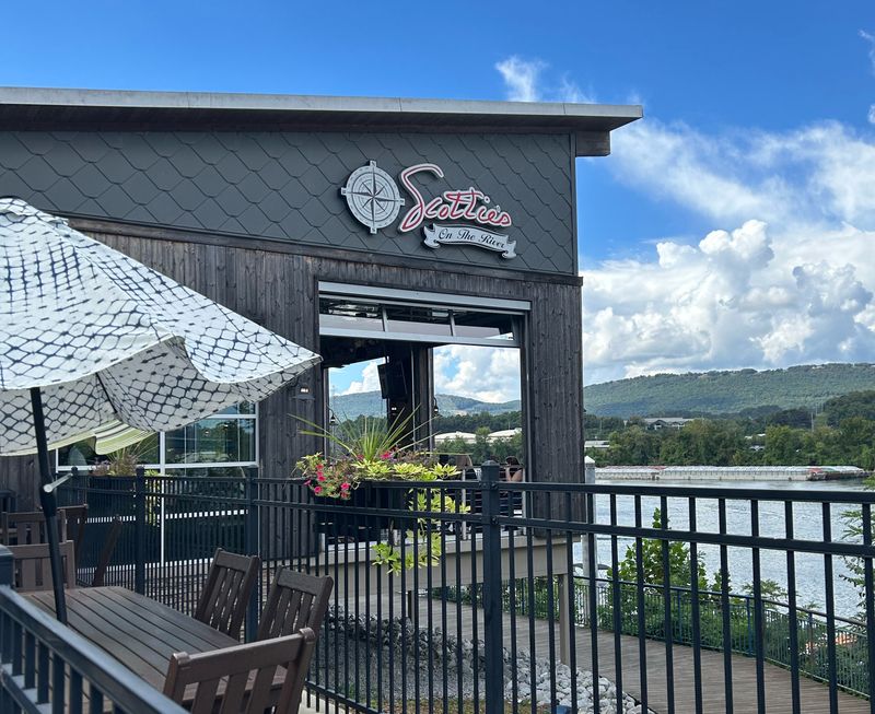 Scotties on The River (Chattanooga)