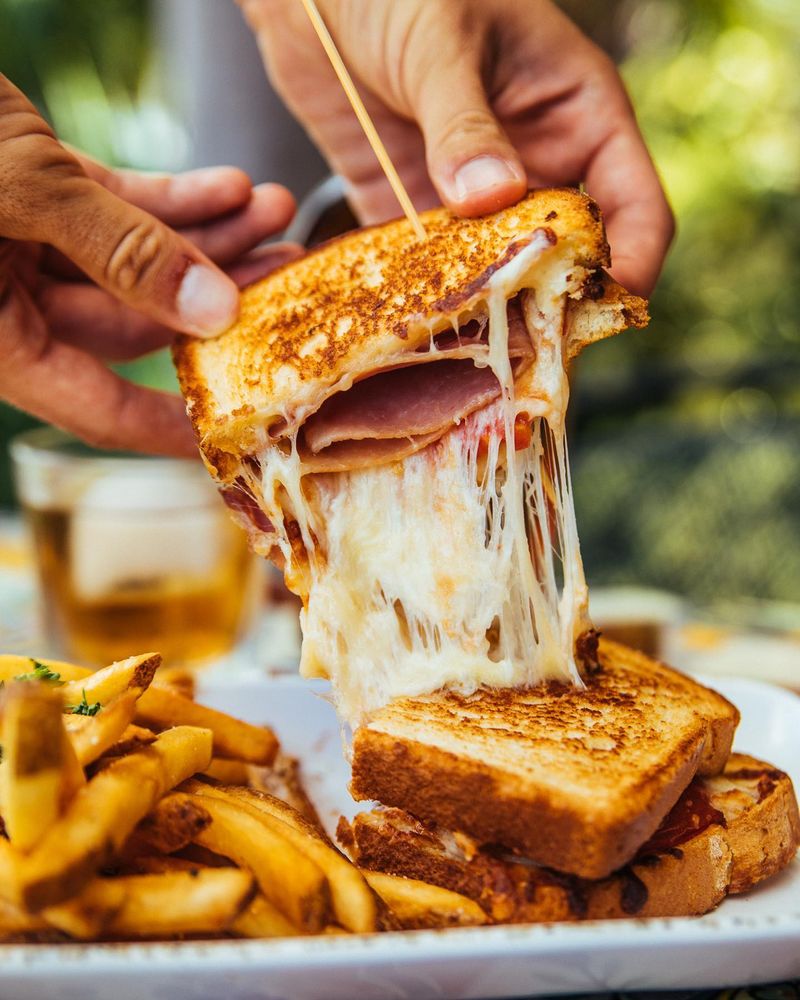 Tap Room (at the Hollander Hotel)