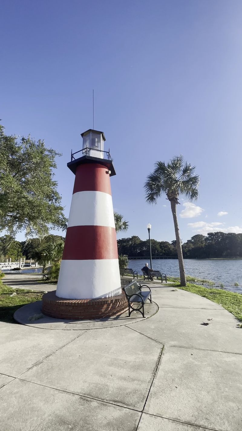 Visit the freshwater lighthouse at Grantham Point Park
