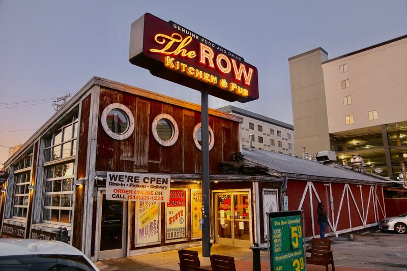 The Row Kitchen & Pub