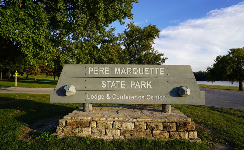 Pere Marquette State Park, Illinois (1 hour)