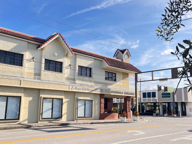 Downtown Vero: Boutiques, Bites, and Art