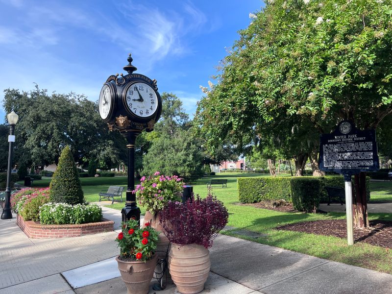 Walk Park Avenue and Central Park in Winter Park