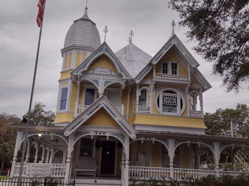 Join a ghost or night-tour walk for a quirky perspective