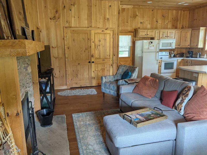 Inside the Stay: What the Cabin Is Like