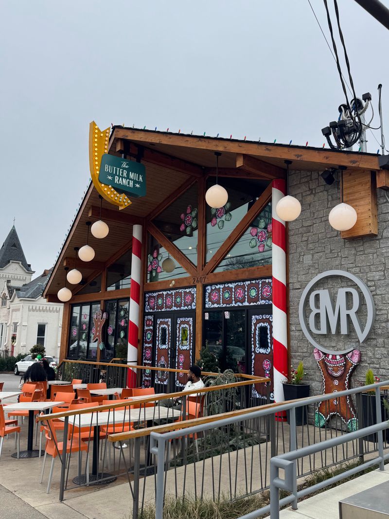 Vibe, Service, and What to Order First