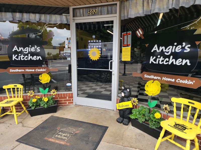 Tips Before You Go: Best Times to Visit, Parking, and Takeout Notes