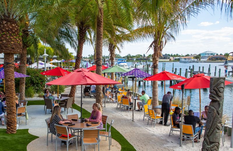 Circles Waterfront Restaurant (Apollo Beach)