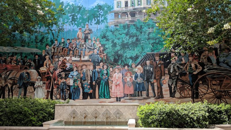 Do the DeLand Historic Mural Walk