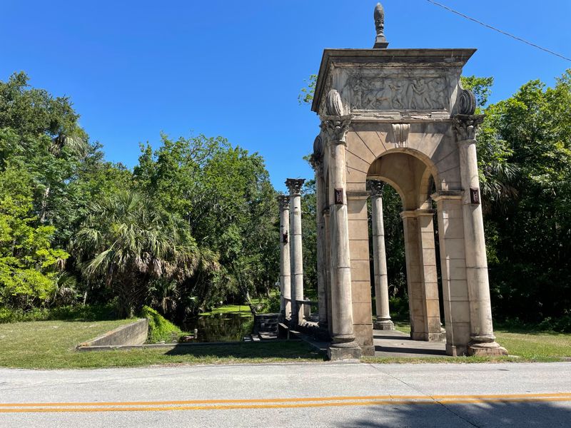 Riviera Hotel Arch Ruins (Ormond Beach)